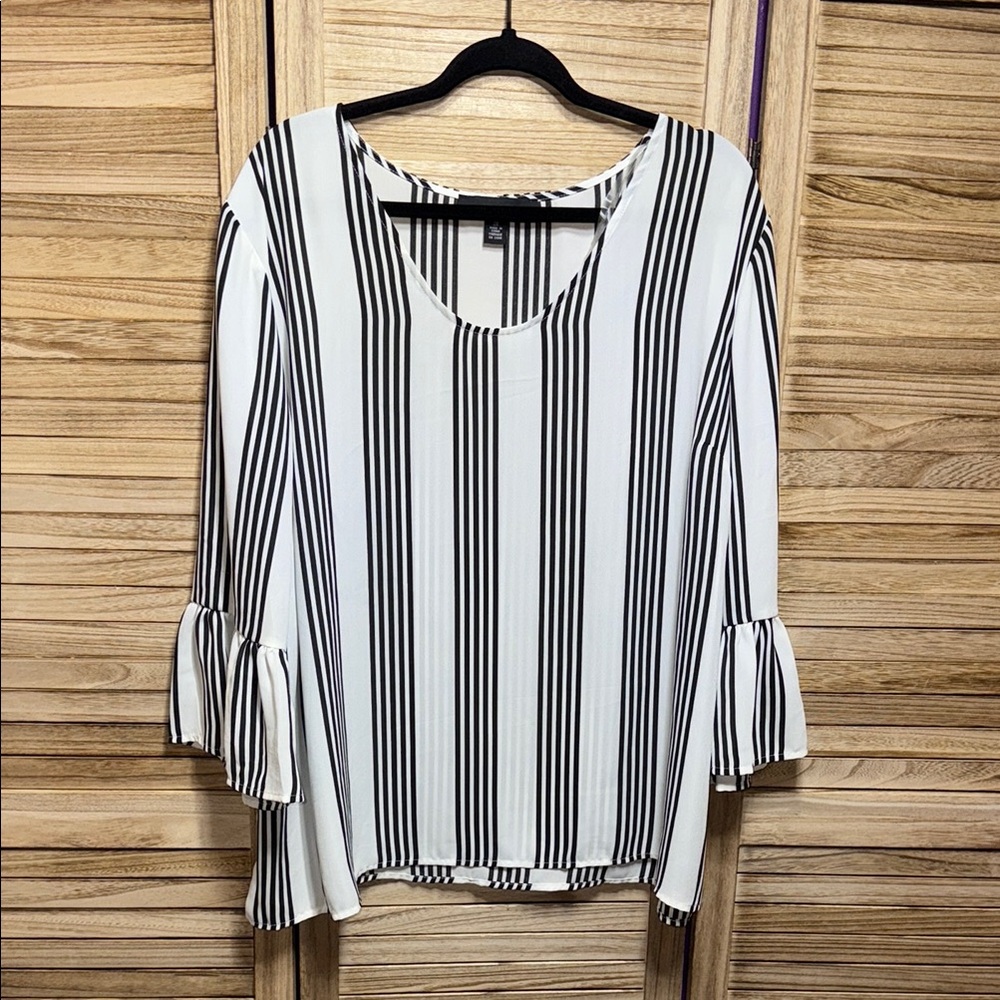 Como Black Striped Black and White Women's Top Ruffled Cuffs Size 2X